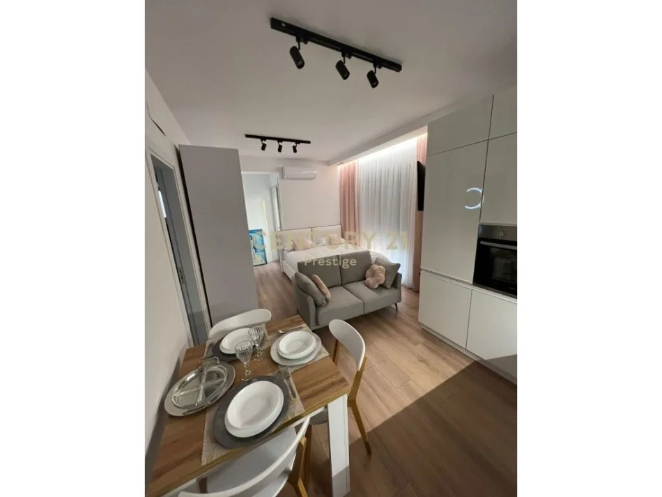 Tirane, jepet me qera garsonier 1+1 Kati 7, 40 m² 500 € 