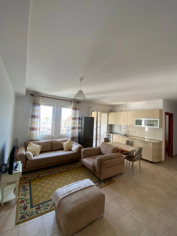 Tirane, jepet me qera apartament 2+1 Kati 2, 550 € (kodra e diellit)