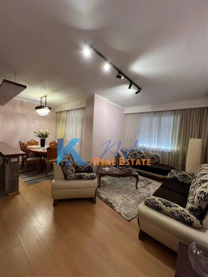 Tirane, jap me qera apartament 2+1+Ballkon Kati 8, 120 m² 600 € (Astir, afer bar Bohem)