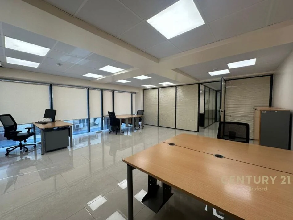Tirane, jepet me qera ambjent biznesi Kati 2, 122 m² 1.500 € (elbasanit)