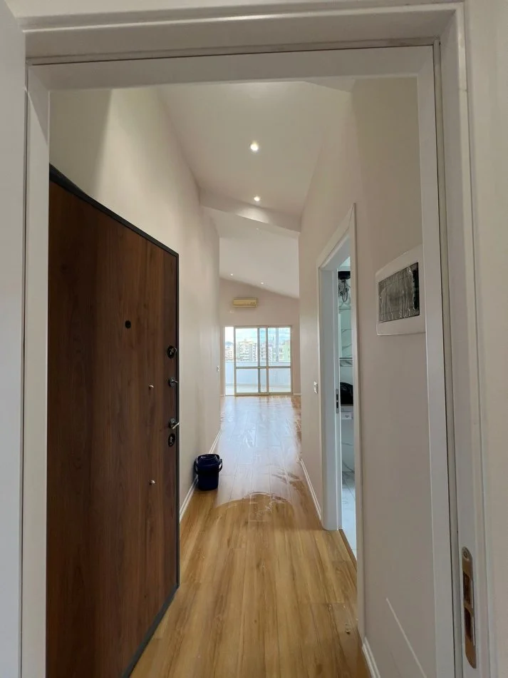 Durres, shitet apartament 1+1+Ballkon Kati 8, 71 m² 95.000 € (rruga pavaresia)