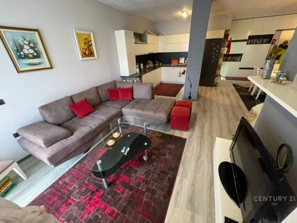 𝐓𝐢𝐫𝐚𝐧𝐞, 𝐬𝐡𝐢𝐭𝐞𝐭 𝐚𝐩𝐚𝐫𝐭𝐚𝐦𝐞𝐧𝐭 𝟐+𝟏 𝐊𝐚𝐭𝐢 𝟔, 𝟏𝟎𝟔 𝐦² 𝟏𝟑𝟖.𝟎𝟎𝟎 € (𝐘𝐳𝐛𝐞𝐫𝐢𝐬𝐡𝐭)