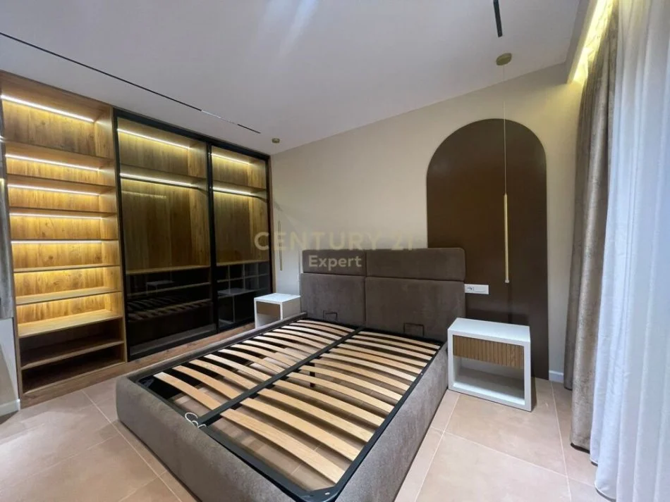 Tirane, jepet me qera apartament 2+1 Kati 4, 101 m² 1.300 € (qender)