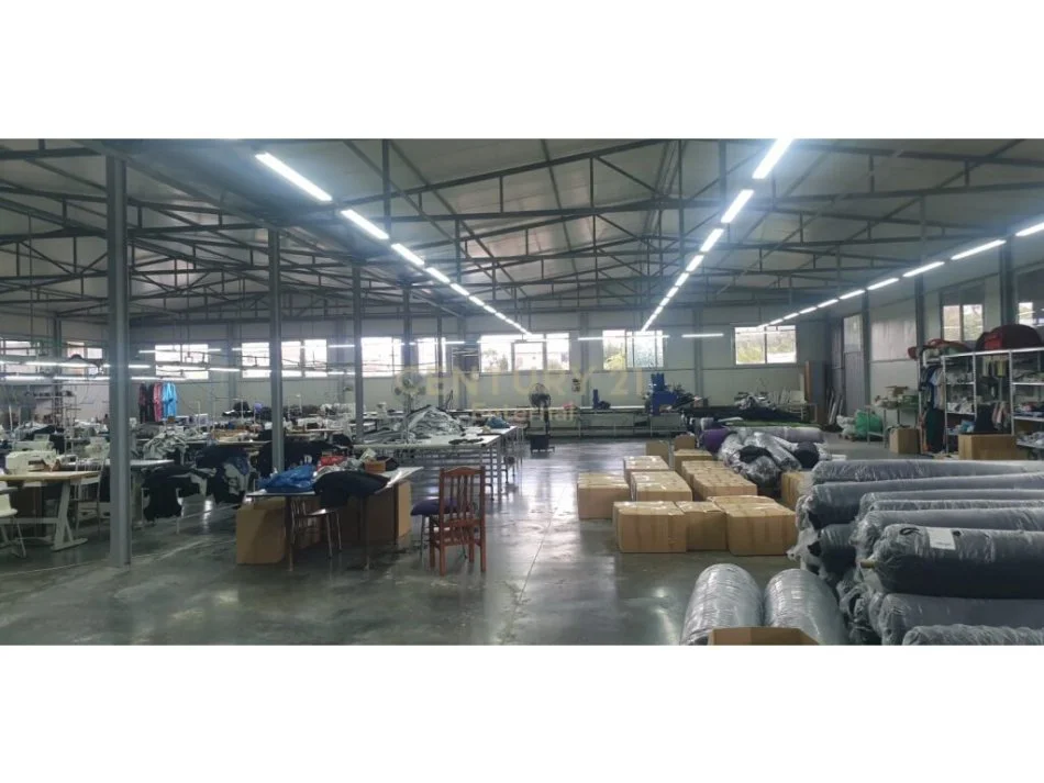 𝐓𝐢𝐫𝐚𝐧𝐞, 𝐣𝐞𝐩𝐞𝐭 𝐦𝐞 𝐪𝐞𝐫𝐚 𝐚𝐦𝐛𝐣𝐞𝐧𝐭 𝐛𝐢𝐳𝐧𝐞𝐬𝐢 , 𝟏.𝟏𝟎𝟎 𝐦² 𝟑.𝟎𝟎𝟎 € (𝐘𝐳𝐛𝐞𝐫𝐢𝐬𝐡𝐭)