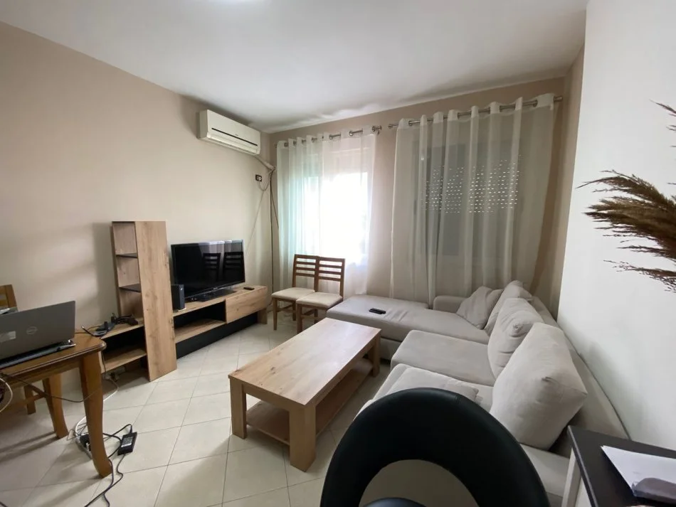 Tirane, jepet me qera apartament 1+1+Ballkon , 67 m² 550 € (Kika 2)