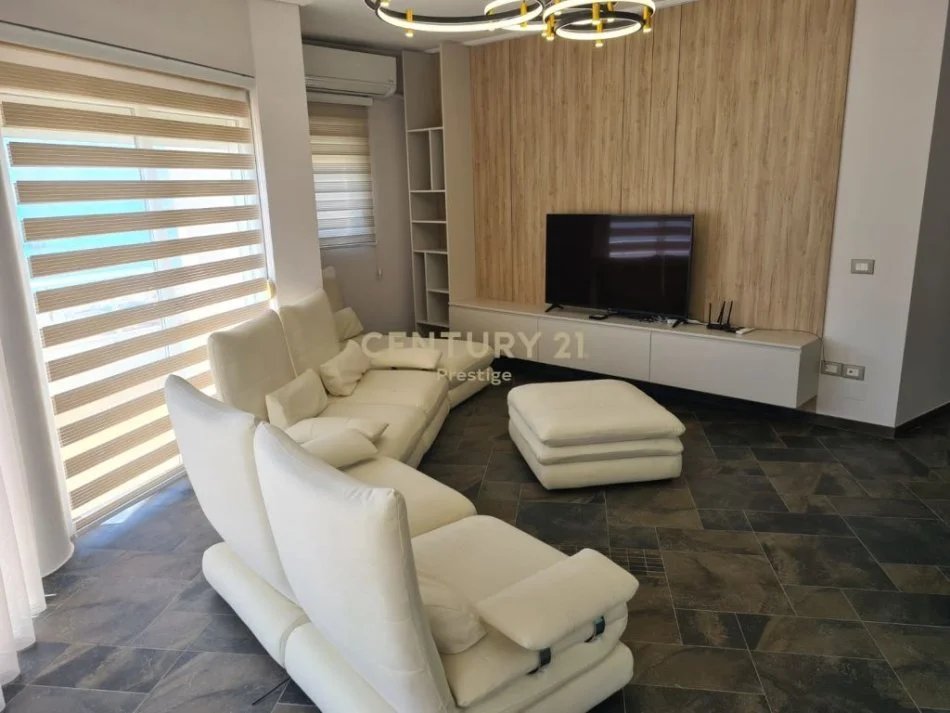 𝐕𝐥𝐨𝐫𝐞, 𝐣𝐞𝐩𝐞𝐭 𝐦𝐞 𝐪𝐞𝐫𝐚 𝐚𝐩𝐚𝐫𝐭𝐚𝐦𝐞𝐧𝐭 𝟐+𝟏 𝐊𝐚𝐭𝐢 𝟕, 𝟏𝟐𝟎 𝐦² 𝟏.𝟏𝟎𝟎 € (𝐋𝐮𝐧𝐠𝐨𝐦𝐚𝐫𝐞)