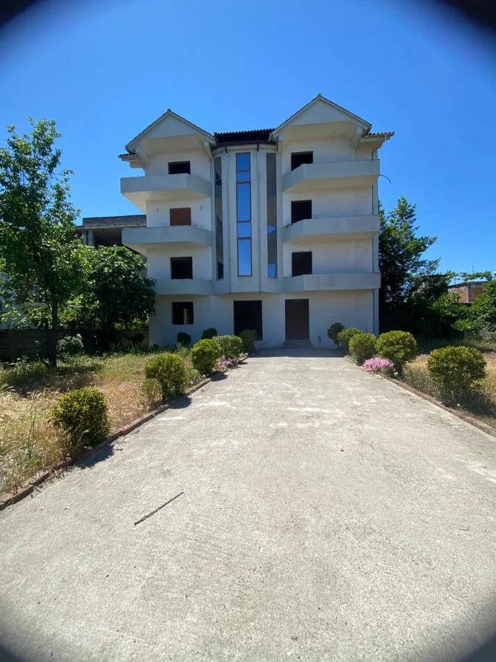 Tirane, shitet Vile 3 Katshe Kati 4, 1.000 m² 570.000 € 