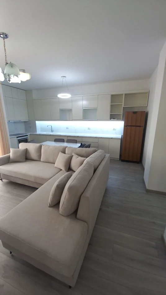 Tirane, jepet me qera apartament 2+1+Ballkon Kati 3, 96 m² 700 € (liqeni i thate)