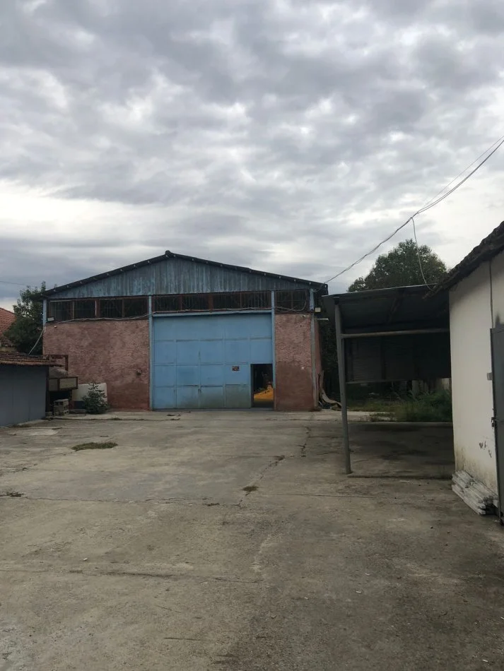 Tirane, jepet me qera magazine Kati 0, 600 m² 1.000 € 