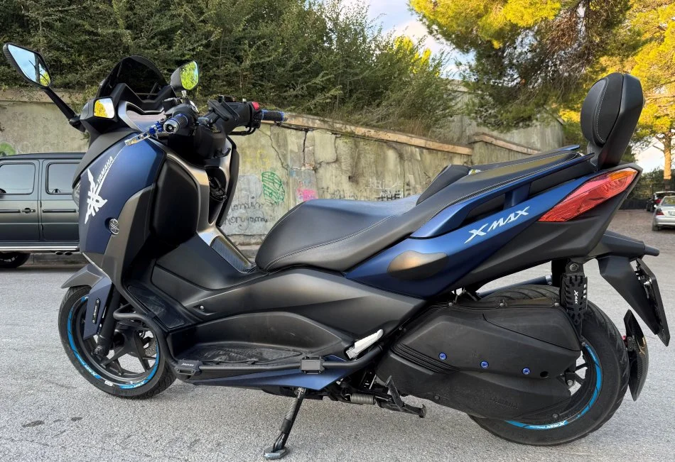 Durres, shes Motociklete Yamaha X Max , blu e errët 7.500 €