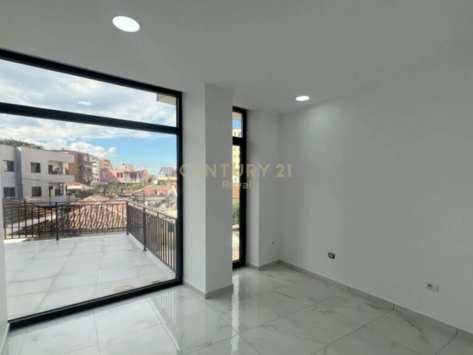 𝐓𝐢𝐫𝐚𝐧𝐞, 𝐣𝐞𝐩𝐞𝐭 𝐦𝐞 𝐪𝐞𝐫𝐚 𝐚𝐦𝐛𝐣𝐞𝐧𝐭 𝐛𝐢𝐳𝐧𝐞𝐬𝐢 𝐊𝐚𝐭𝐢 𝟐, 𝟏𝟔𝟓 𝐦² 𝟏.𝟓𝟎𝟎 € (𝐑𝐫𝐮𝐠𝐚 𝐞 𝐃𝐢𝐛𝐫ë𝐬)