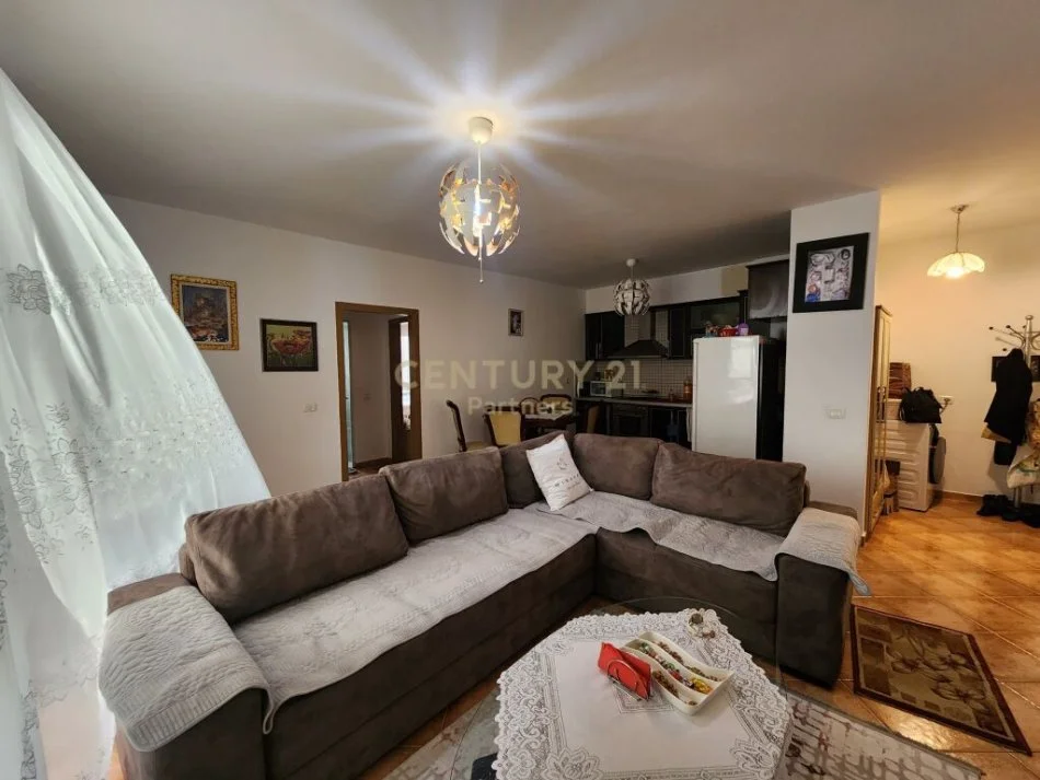 𝐓𝐢𝐫𝐚𝐧𝐞, 𝐬𝐡𝐢𝐭𝐞𝐭 𝐚𝐩𝐚𝐫𝐭𝐚𝐦𝐞𝐧𝐭 𝟐+𝟏 𝐊𝐚𝐭𝐢 𝟑, 𝟗𝟒 𝐦² 𝟏𝟎𝟓.𝟎𝟎𝟎 € (𝐅𝐫𝐞𝐬𝐤𝐮)