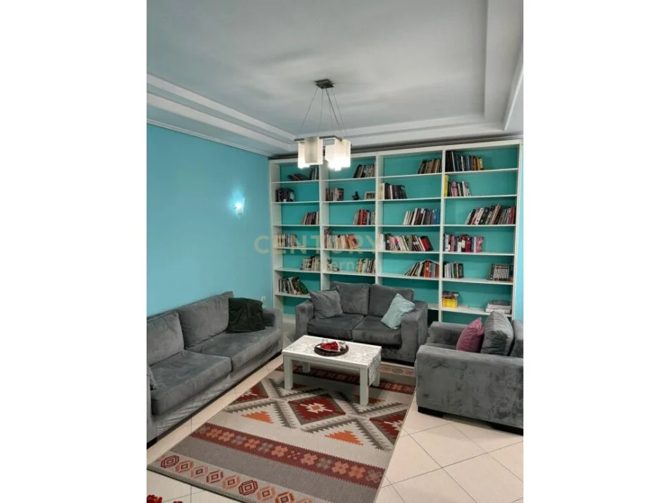 Tirane, jepet me qera apartament 2+1 Kati 2, 