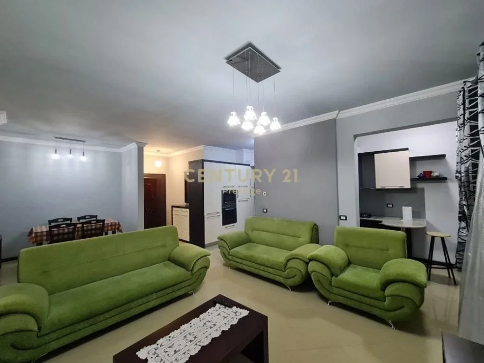 𝐓𝐢𝐫𝐚𝐧𝐞, 𝐣𝐞𝐩𝐞𝐭 𝐦𝐞 𝐪𝐞𝐫𝐚 𝐚𝐩𝐚𝐫𝐭𝐚𝐦𝐞𝐧𝐭 𝟐+𝟏 𝐊𝐚𝐭𝐢 𝟓, 𝟏𝟎𝟏 𝐦² 𝟓𝟎𝟎 € (𝐕𝐢𝐥𝐚𝐭 𝐆𝐣𝐞𝐫𝐦𝐚𝐧𝐞)