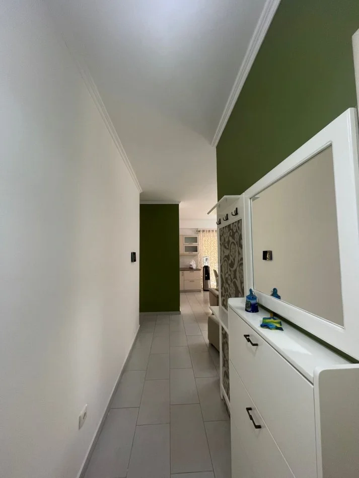 Tirane, jepet me qera apartament 2+1+Ballkon Kati 5, 110 m² 1.000 € (rruga e kavajes)