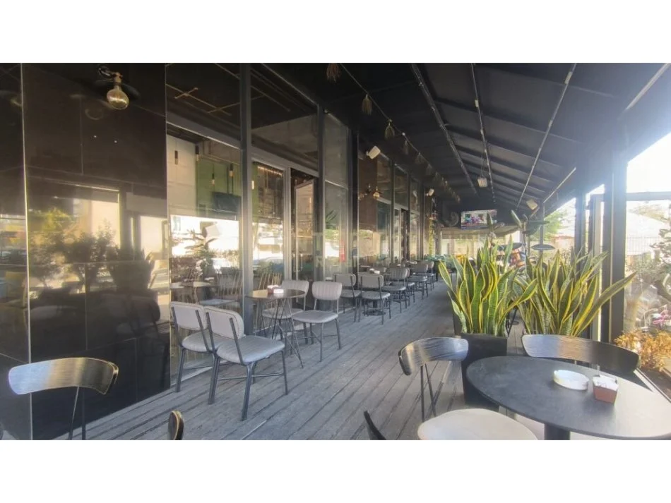 𝐓𝐢𝐫𝐚𝐧𝐞, 𝐬𝐡𝐢𝐭𝐞𝐭 𝐛𝐚𝐫-𝐫𝐞𝐬𝐭𝐨𝐫𝐚𝐧𝐭 𝐊𝐚𝐭𝐢 𝟎, 𝟏𝟓𝟔 𝐦² 𝟓𝟗𝟗.𝟎𝟎𝟎 € (𝐑𝐫𝐮𝐠𝐚 𝐞 𝐃𝐢𝐛𝐫ë𝐬)