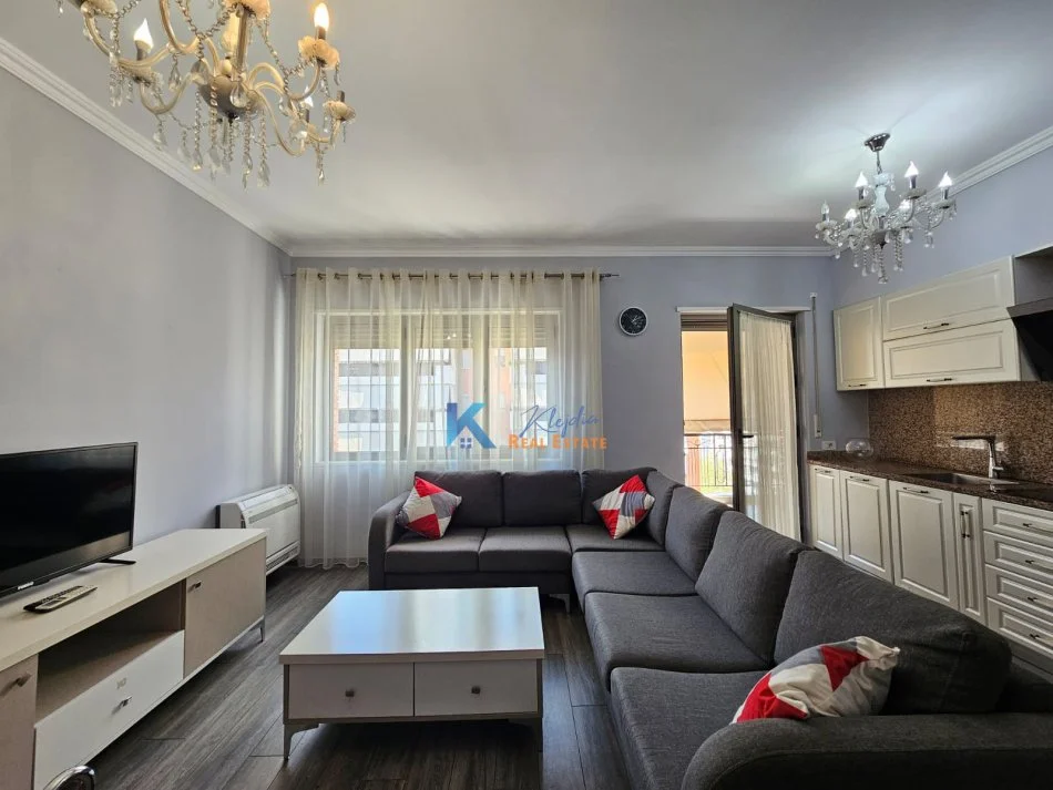 Tirane, jap me qera apartament 3+1+Ballkon Kati 7, 130 m² 1.000 € (Kompleksi Delijorgji)