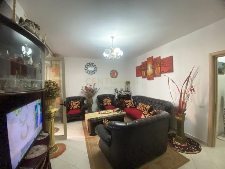 Tirane, jepet me qera apartament 2+1 Kati 3, 67 m² 420 € (Bulevardi Migjeni), Astir
