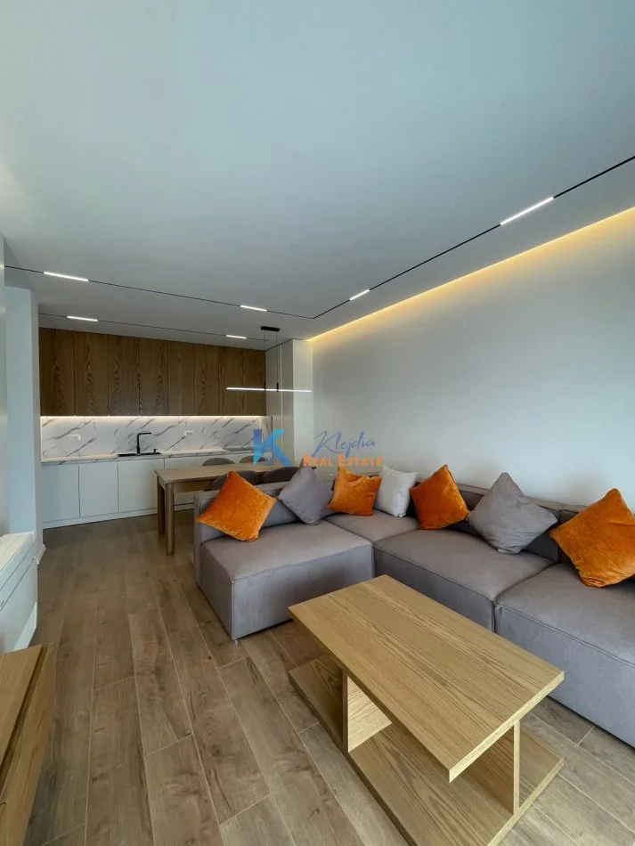 Tirane, jap me qera apartament 2+1+Ballkon Kati 6, 112 m² 1.300 € (Kodra e Diellit)