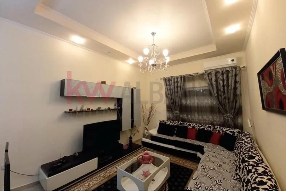 Tirane, shitet apartament 2+1 Kati 1, 88 m² 