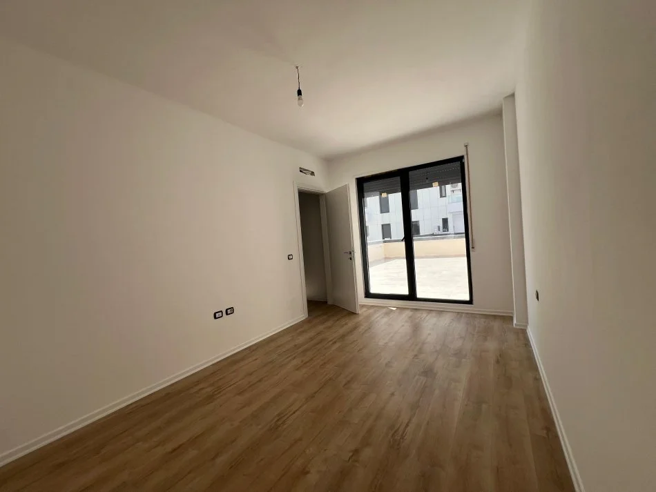 Tirane, jepet me qera apartament 1+1 Kati 2, 100 m² 500 € 