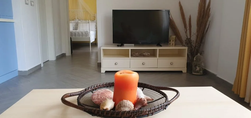 Vlore, jepet me qera apartament 1+1+Ballkon Kati 1, 70 m² 800 € (uji i ftohte vlore)