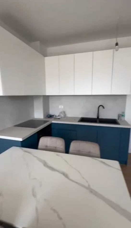 Tirane, jepet me qera apartament 3+1+Ballkon Kati 9, 101 m² 650 € (beniamin kruta)