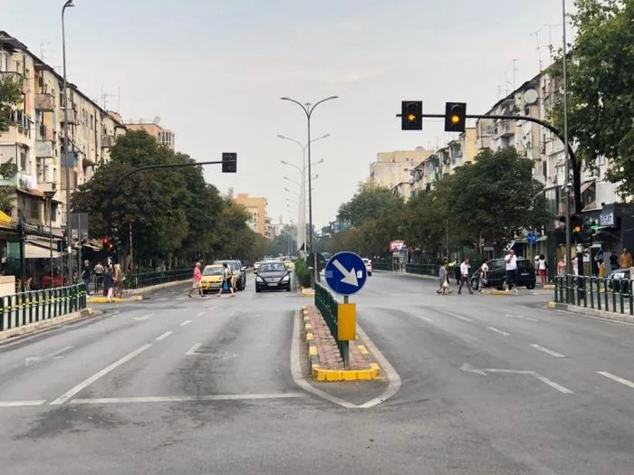 Tirane, jepet me qera ambjent biznesi Kati -1, 82 m² 450 € (Vasil Shanto)