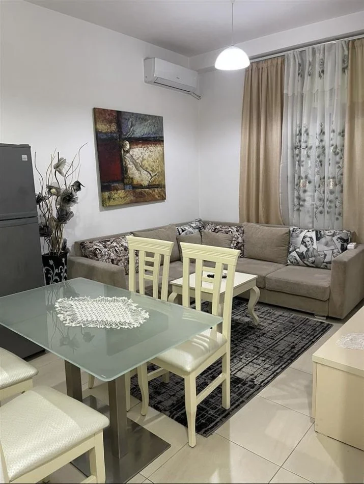 Tirane, jepet me qera apartament 1+1+Ballkon Kati 5, 65 m² 650 € (komuna e parisit)