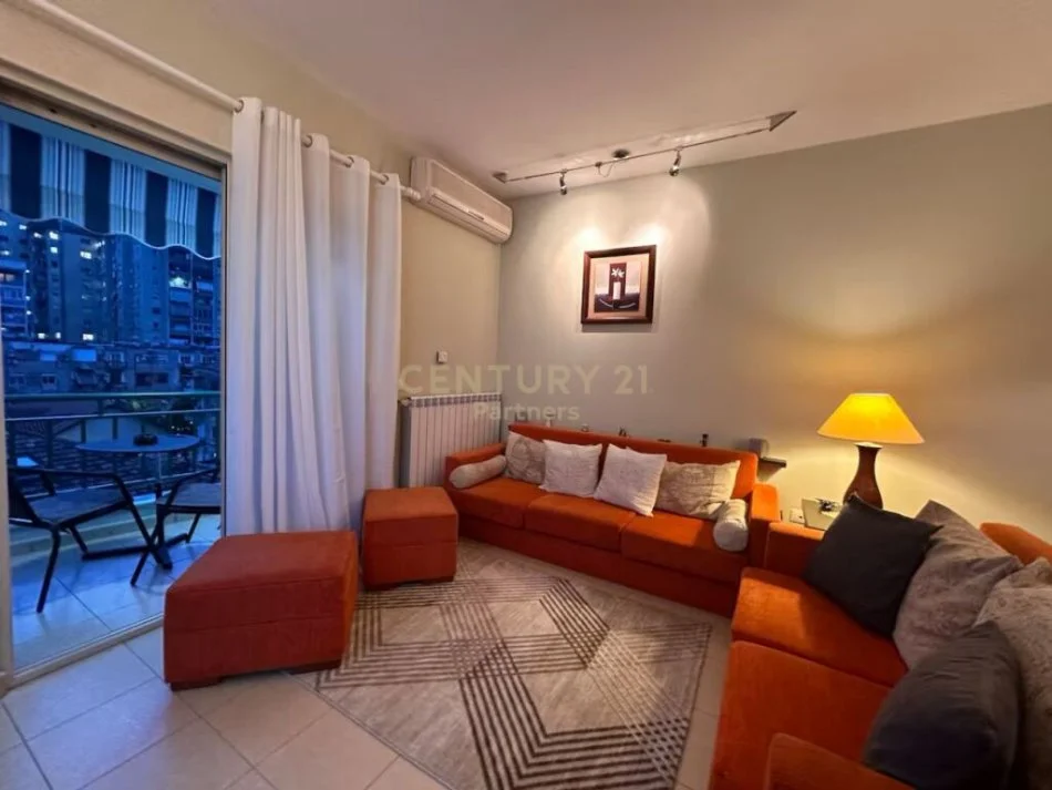 Tirane, jepet me qera apartament 2+1+Ballkon Kati 4, 97 m² 600 € (Rruga e Barrikadave)