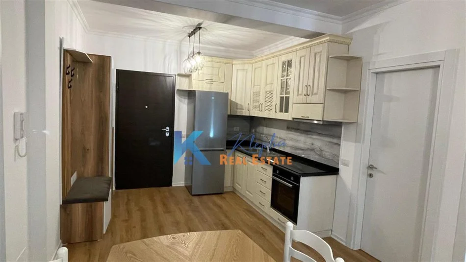 Tirane, jap me qera apartament 2+1+Ballkon Kati 4, 80 m² 750 € (Kodra e Diellit)