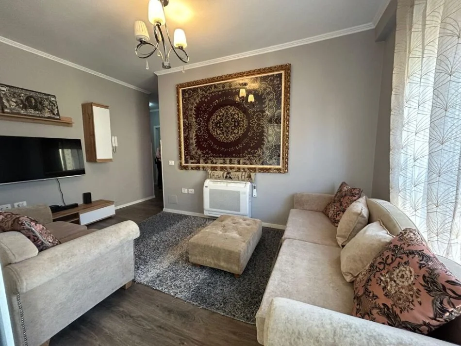 Tirane, jepet me qera apartament 2+1+Ballkon Kati 6, 80 m² 600 € (Rruga Artan Lenja)