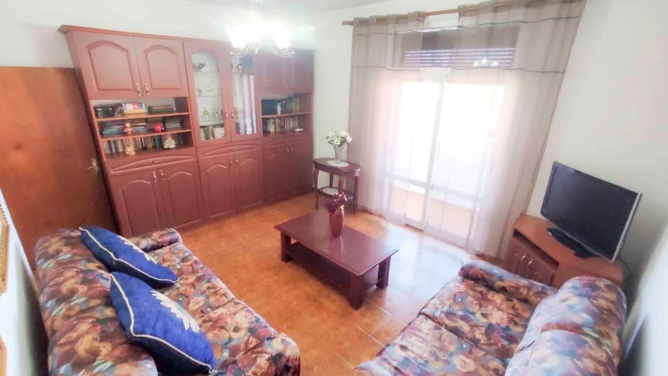 Tirane, jap me qera apartament 2+1+Ballkon Kati 4, 78 m² 650 € (Shkolla e Kuqe)