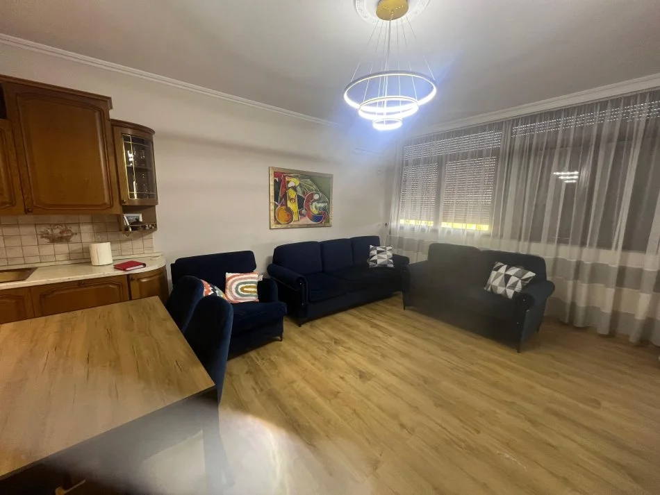 Tirane, jepet me qera apartament 2+1 Kati 7, 850 €