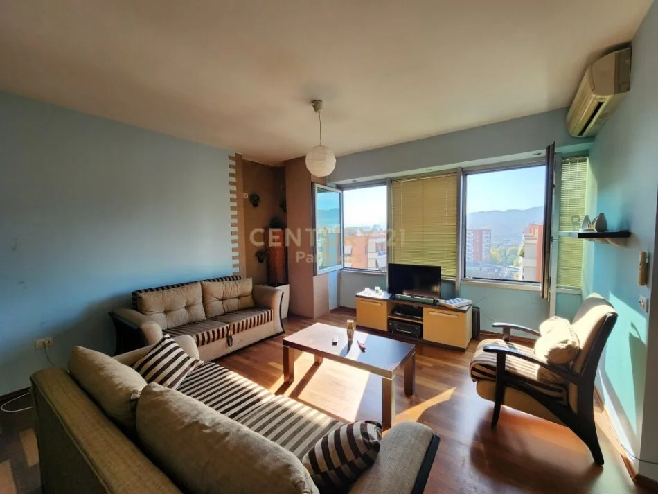 Tirane, jepet me qera apartament 2+1+Ballkon Kati 9, 115 m² 650 € (Rruga e Kavajes)