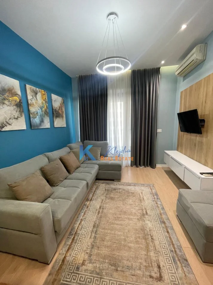 Tirane, jap me qera apartament 1+1+Ballkon Kati 7, 70 m² 550 € (21 Dhjetori, Kompleksi Kontakt)
