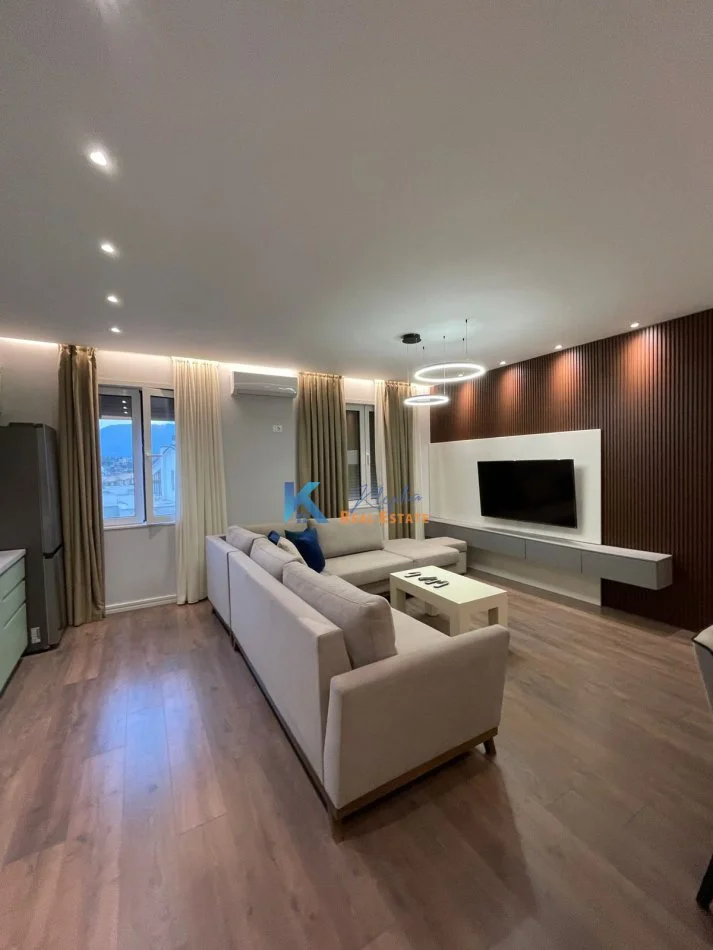 Tirane, jap me qera apartament 2+1+Ballkon Kati 5, 98 m² 650 € (Liqeni i Thate)