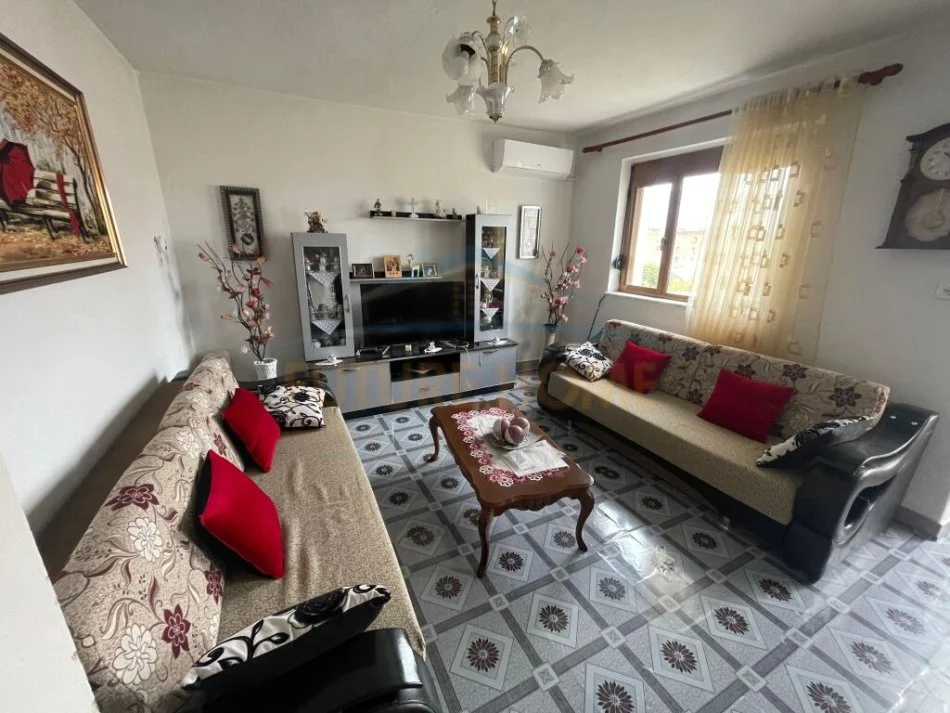 Korce, shitet apartament 1+1+Ballkon Kati 5, 55 m² (Lagjia 15, Korçë)