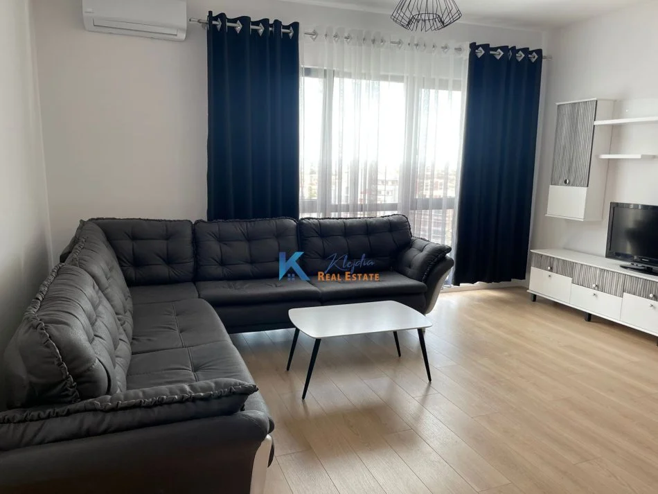 Tirane, jap me qera apartament 1+1 Kati 10, 60 m² 550 € (Kompleksi Arlis, Farmacia 10)
