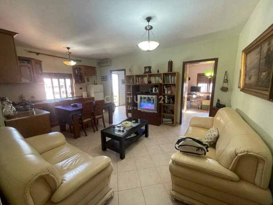 Tirane, shitet apartament 3+1+Ballkon Kati 5, 80 m² 110.000 € (Adresa: Rruga Bardhyl)