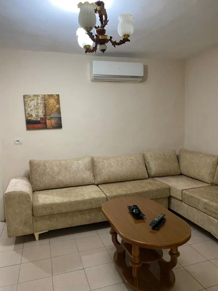 Tirane, jepet me qera apartament 1+1 Kati 3, 60 m² 400 € (Rruga Kongresi i Manastirit, prane Pediatrise)