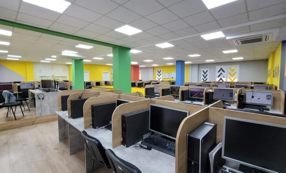 Tirane, jepet me qera zyre Kati 1, 560 m² 7.000 € (Qender, Rruga e Dibres)