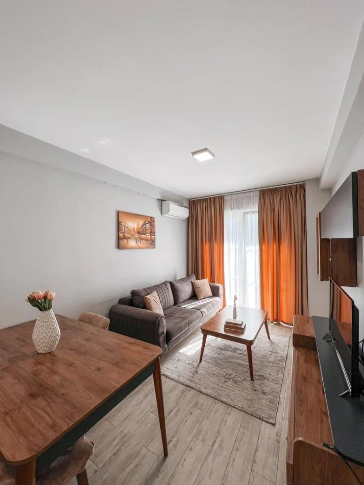 Tirane, jepet me qera apartament 1+1+Ballkon Kati 5, 70 m² 600 € (Rruga 5 Maji)