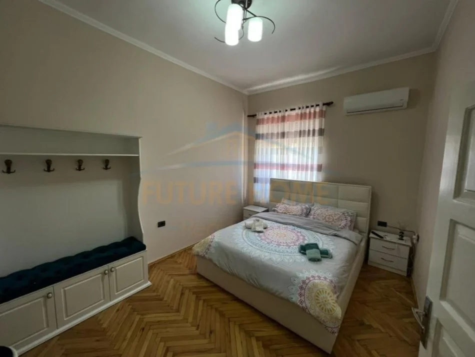 Korce, jepet me qera apartament 2+1 Kati 3, 70 m² 250 € (Lagjia 9, Korçë.)