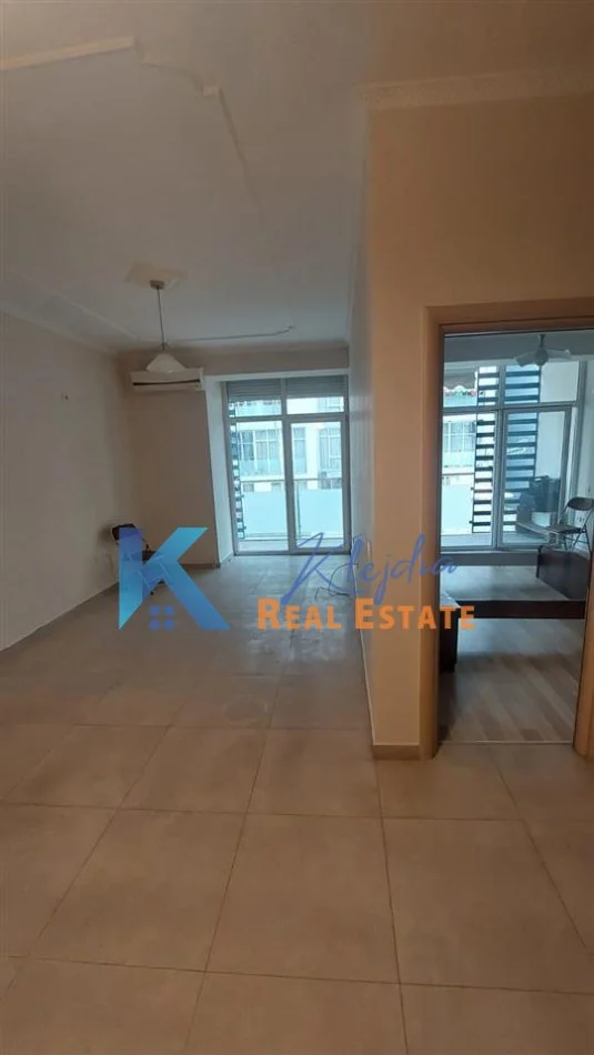 Tirane, jap me qera zyre Kati 2, 75 m² 630 € (Komuna e Parisit)