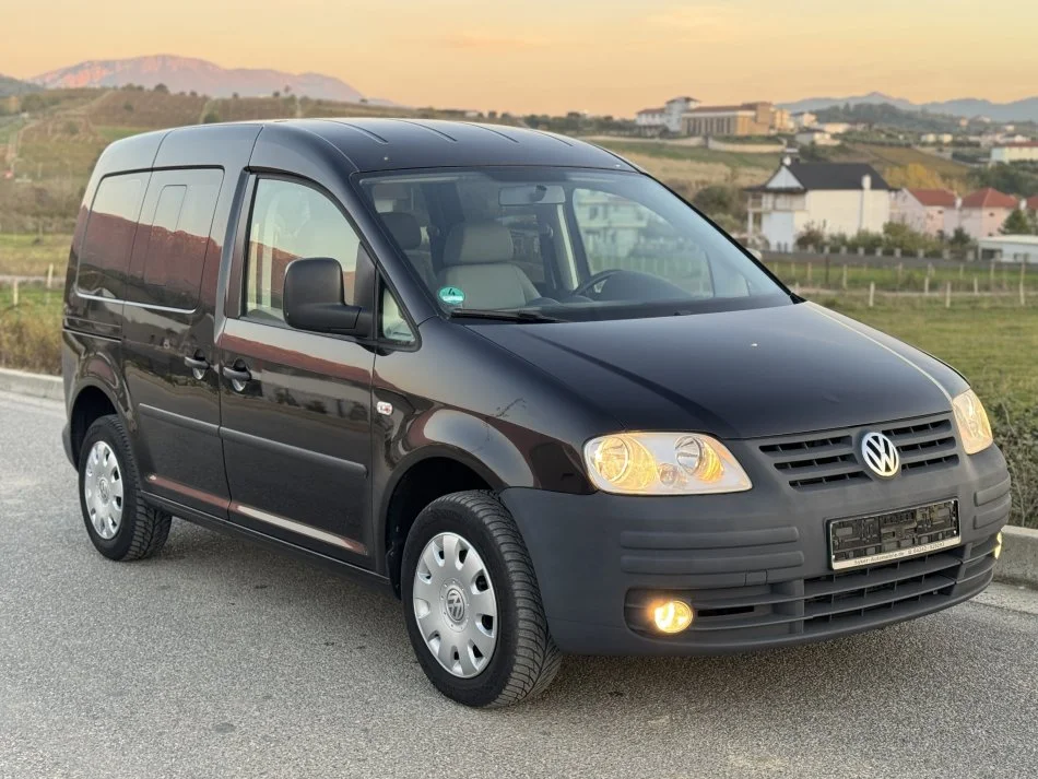 Tirane, shes makine Caddy 1.9 Naftë Manual Nafte, e zeze manuale Kondicioner 208.000 km