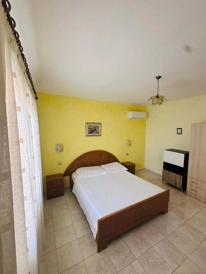 Vlore, jepet me qera shtepi 2+1 Kati 1, 70 m² 250 € (7 Pallatet) RV46464