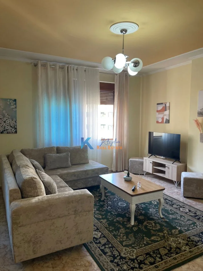 Tirane, jap me qera apartament 2+1+Ballkon Kati 9, 94 m² (Stacioni i Trenit)