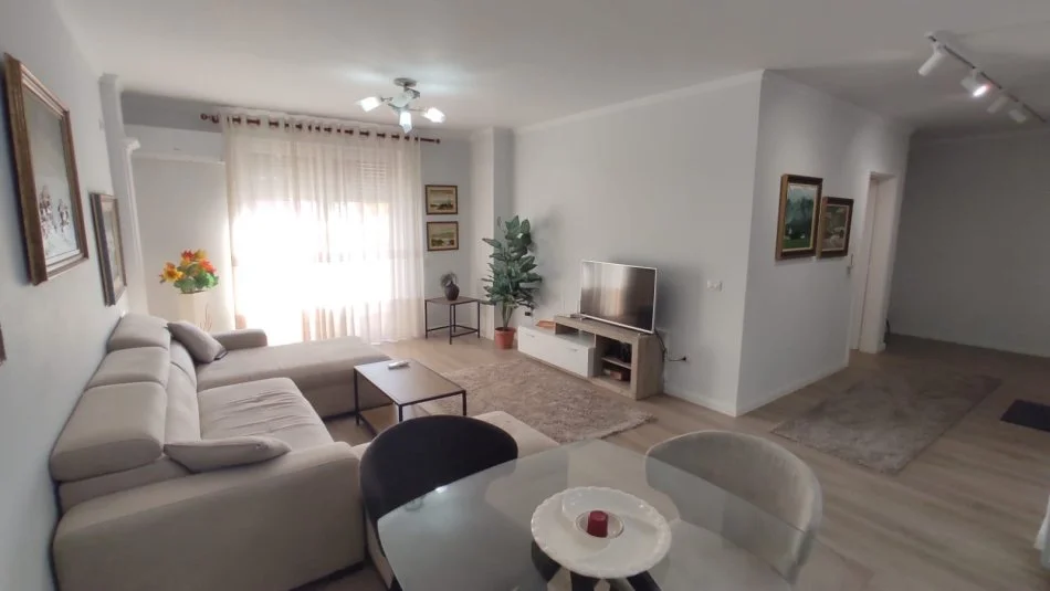 Tirane, jepet me qera apartament 1+1+Ballkon Kati 6, 80 m² 750 € (Rruga e Elbasanit)