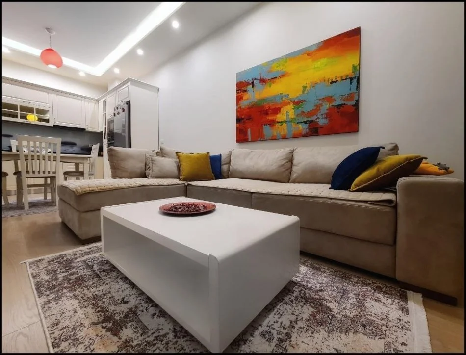 Tirane, jepet me qera apartament 1+1+Ballkon Kati 7, 60 m² 650 € (Komuna e Parisit, Kompleksi Kika 2)